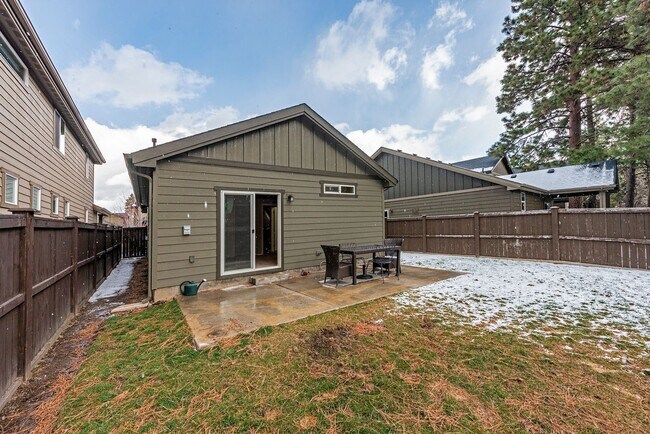 Building Photo - CHECK OUT THIS SPACIOUS CRAFTSMAN STYLE HOME IN ASPEN RIM!!
