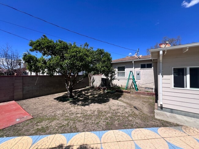 Building Photo - 2 Bedroom Single Story Home for Rent in Re...
