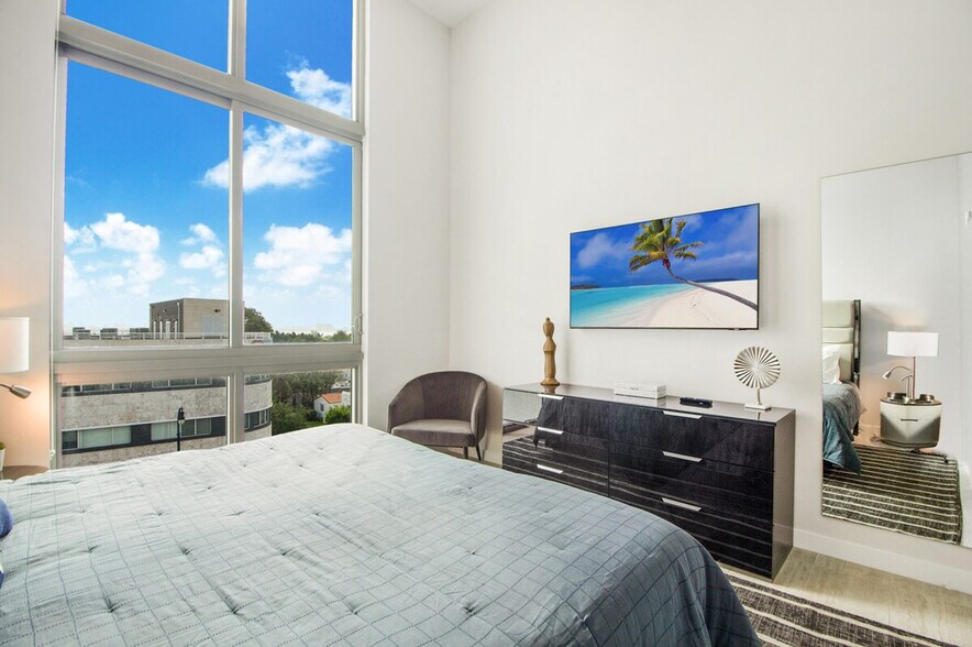 Building Photo - 3883 Biscayne Blvd