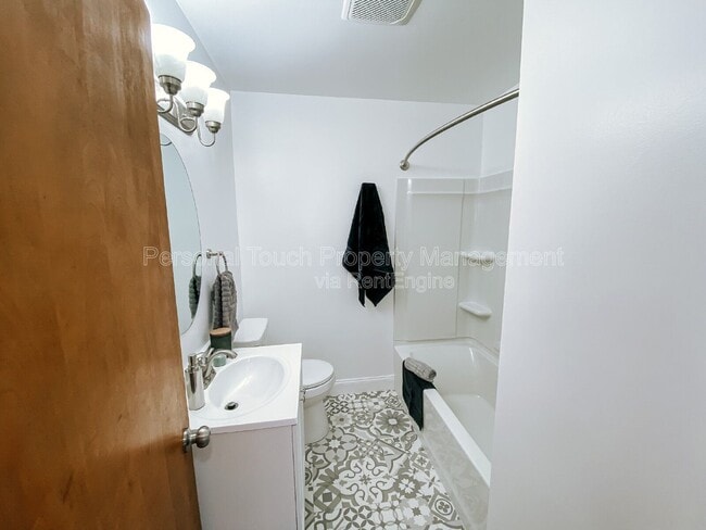 Building Photo - 1610 2nd St N