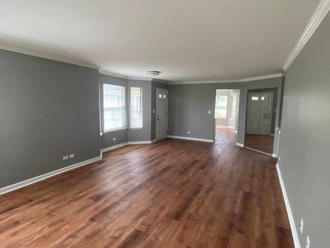 Building Photo - 2111 Camden Ln