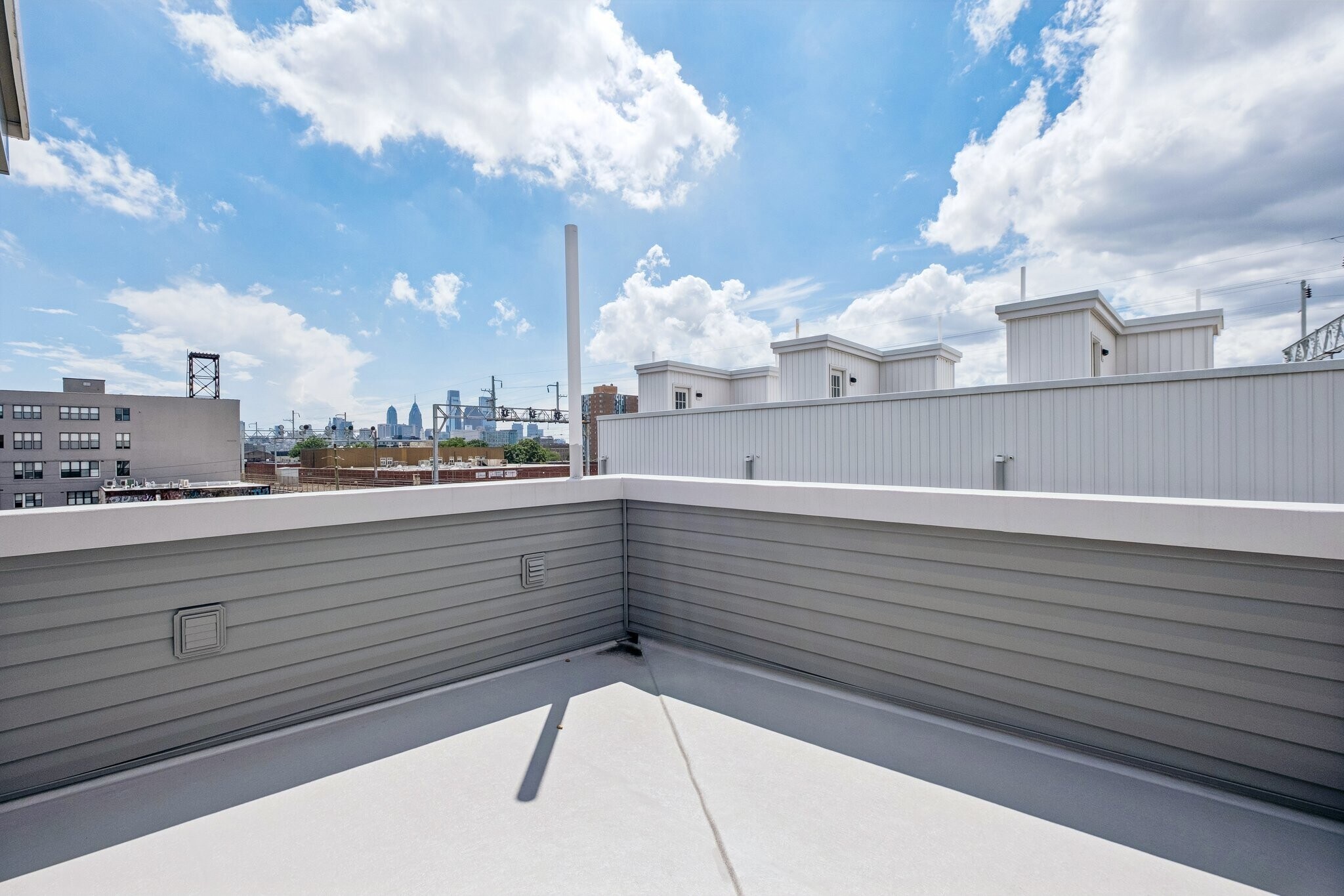 Building Photo - 1518 N Darien St