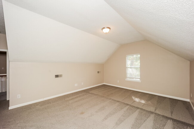 Building Photo - 19 Woodlake Dr