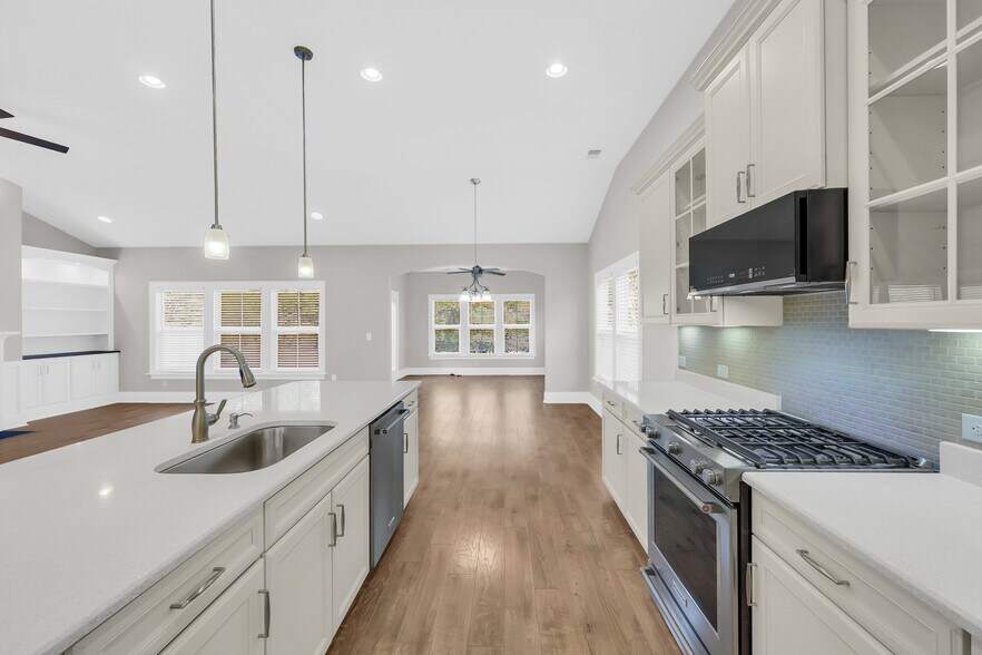 Building Photo - 1758 Edgewood Dr