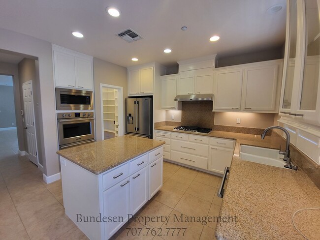 Building Photo - 1727 Southgate Dr
