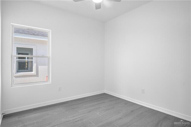 Building Photo - 25 N Onyx Ave