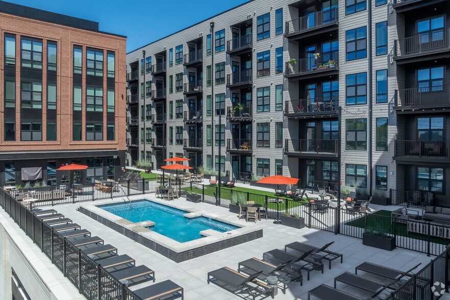 Primary Photo - Fifth x Northwest