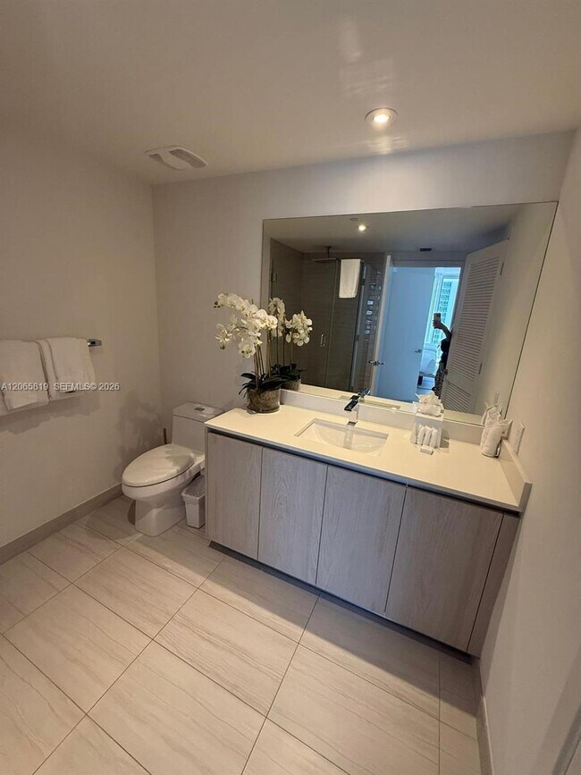 Building Photo - 4010 S Ocean Dr