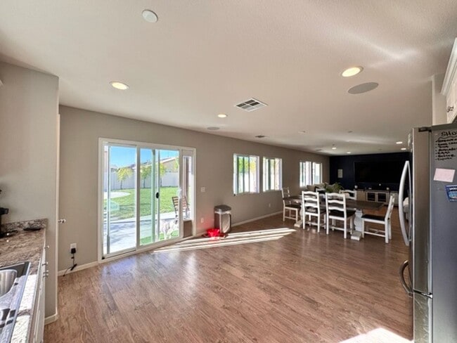 Building Photo - Stunning 4 Bedroom Cul-De-Sac Home with Loft located in Winchester!