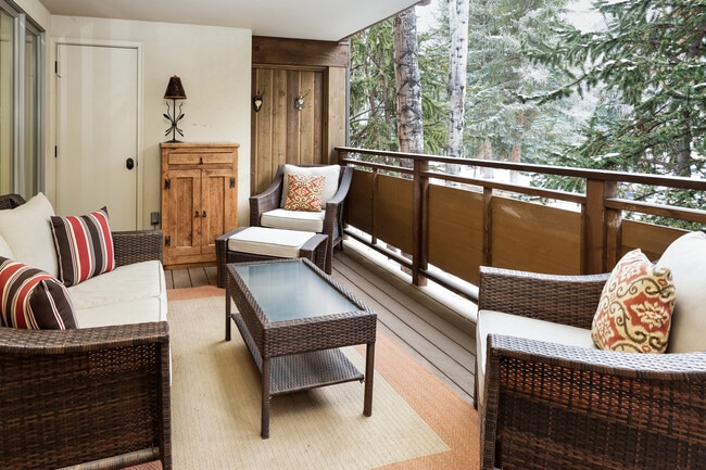 Building Photo - 611 S W End St