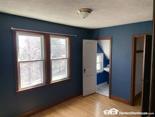 Building Photo - Beautifully Remodeled SFH in Plato Availab...