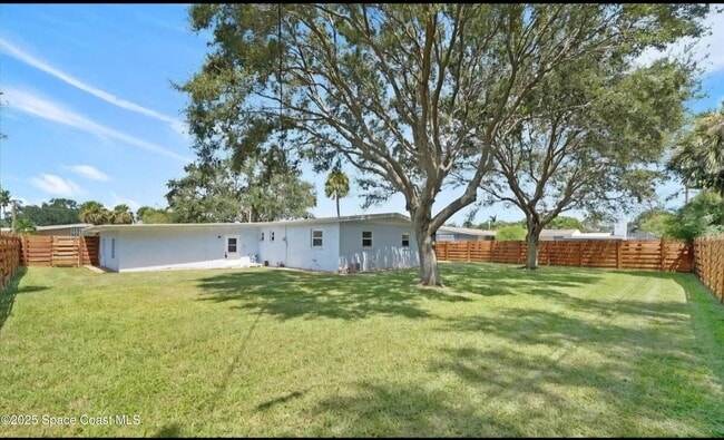 Building Photo - 550 Capri Rd