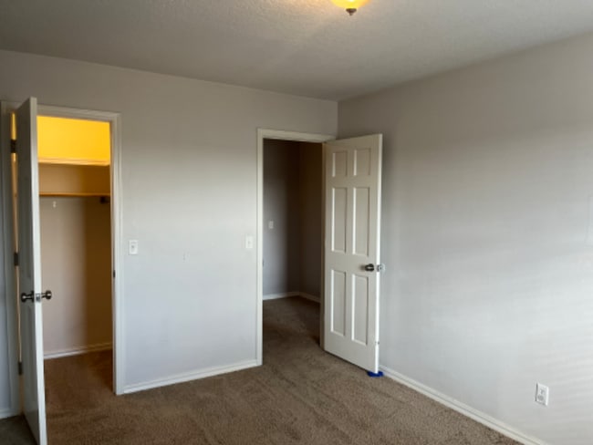 Building Photo - 4008 Watkins Ave