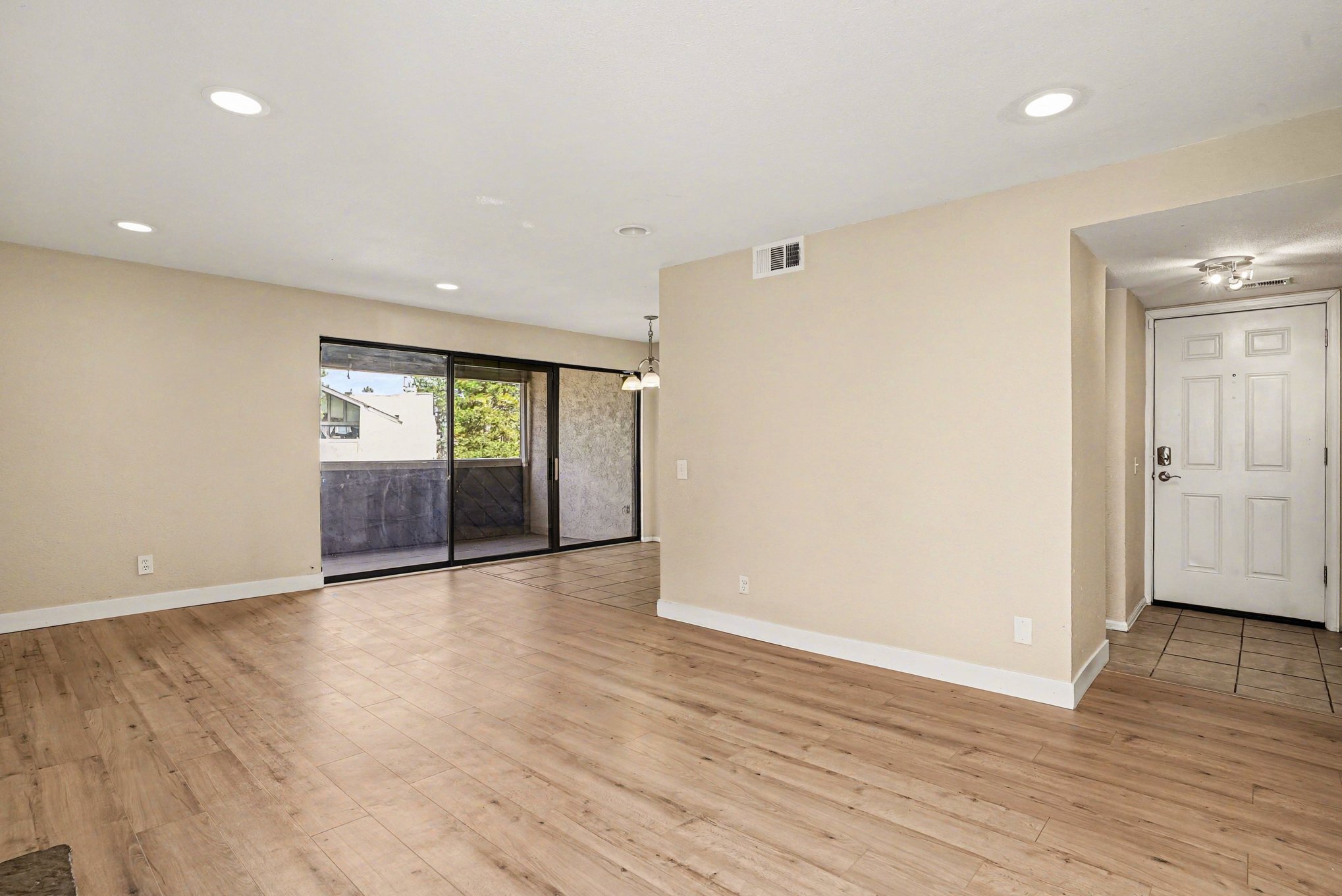 Building Photo - 9867 E Peakview Ave