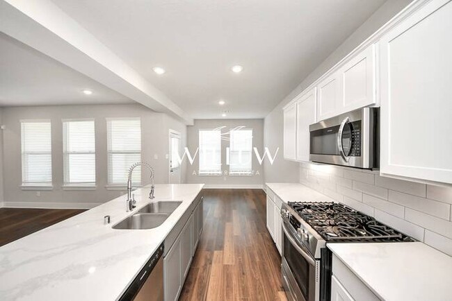 Building Photo - Incredible 3-Bedroom Home – 6 Weeks FREE R...