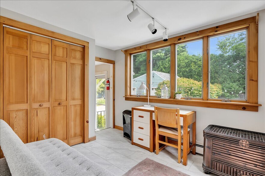 Building Photo - 10 Ritchie Pl