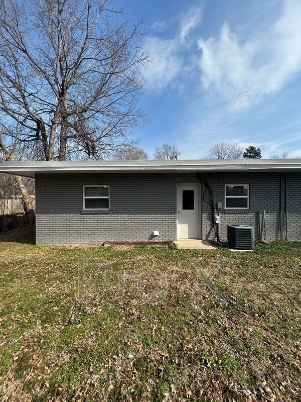 Building Photo - 400 Dyer St