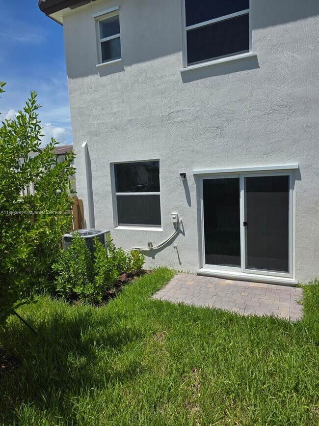 Building Photo - 2819 SE 26th Ave