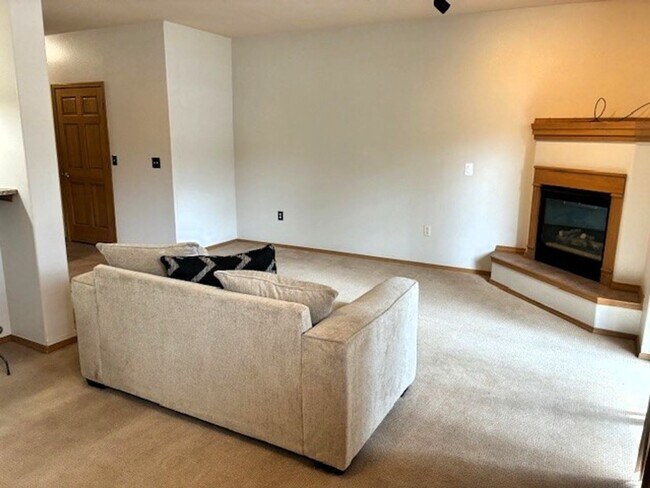 Building Photo - Long Term Rental - Tarn Landing A7