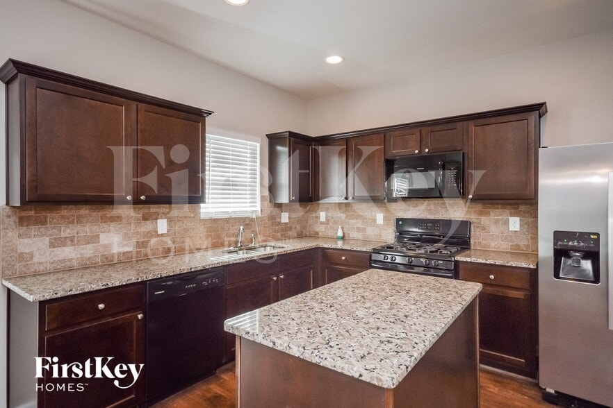 Building Photo - 515 Oak Terrace Dr