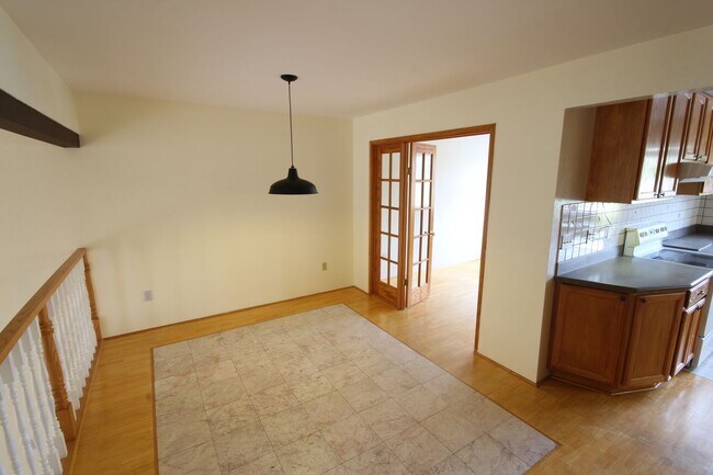 Building Photo - Super Spacious 2-Bedroom + Office 2.5-Bathroom La Jolla UTC Townhome with 2-car garage