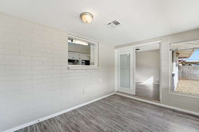 Building Photo - Comfortable 2-Bed Sun City Retreat with Vinyl Flooring & Fresh Paint