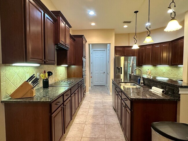 Building Photo - Gated Community! Walking Distance to the B...