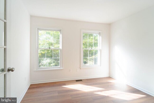 Building Photo - 3244 Titanic Dr