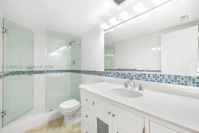 Building Photo - 1420 Brickell Bay Dr