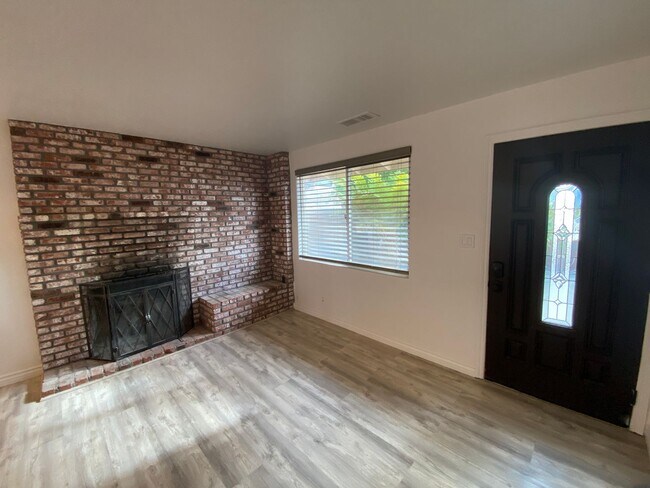 Building Photo - Charming 3-Bedroom Home with Fireplace & Private Yard – South B St, Lompoc
