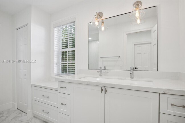 Building Photo - 3002 Segovia St