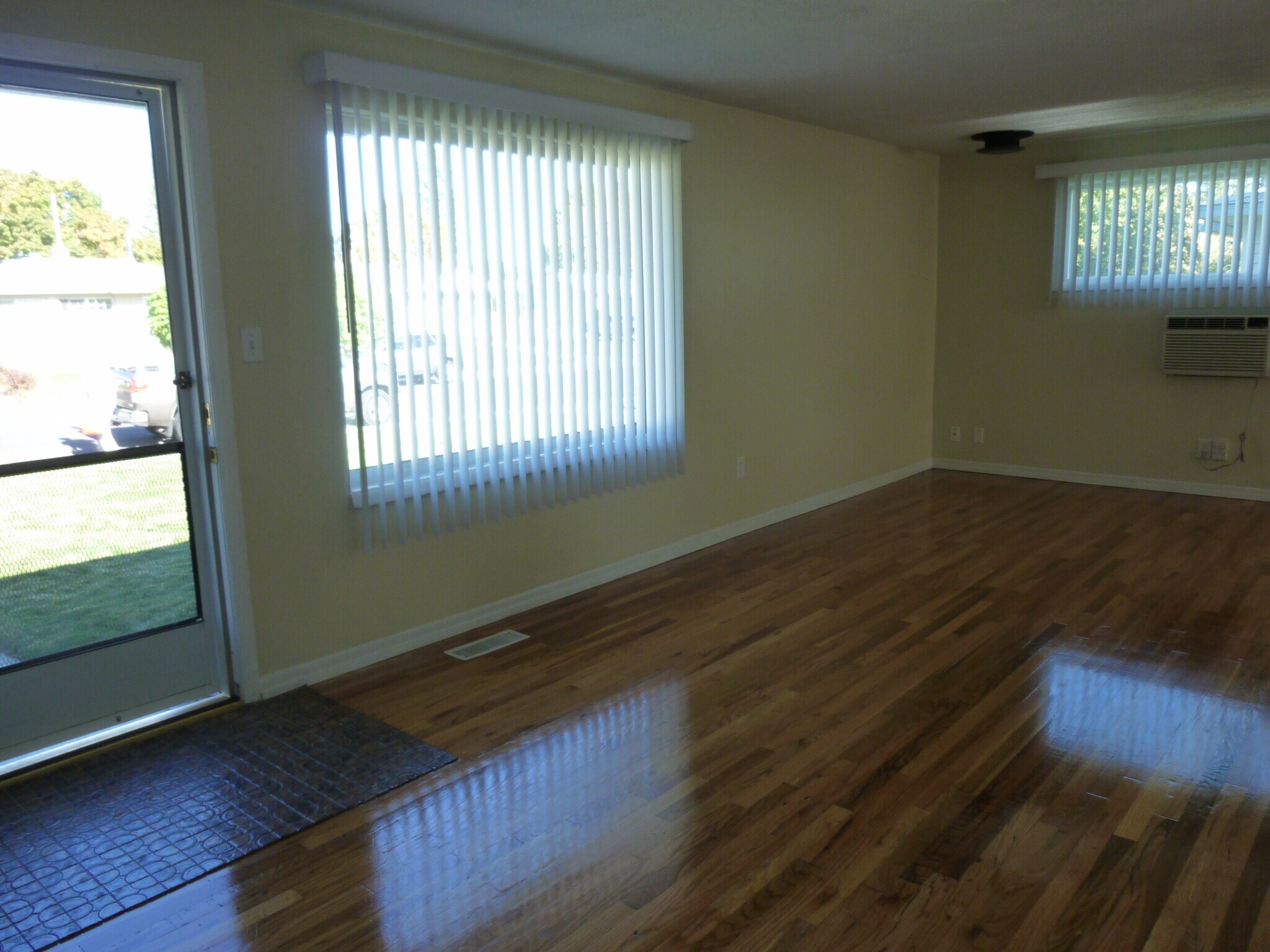 Building Photo - 1211 W Dalke Ave