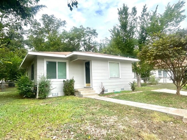 Primary Photo - 1109 Davis St