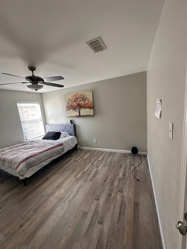 Building Photo - 2729 Peach Dr