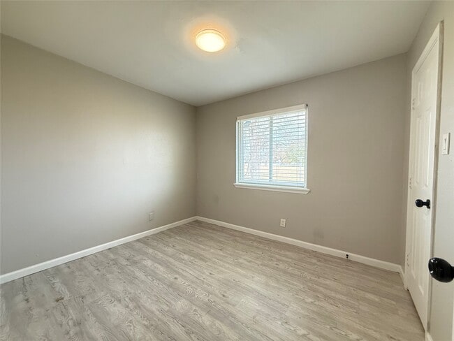 Building Photo - 4218 Esther St