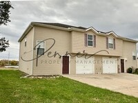 Building Photo - 1015 NW Willow Dr