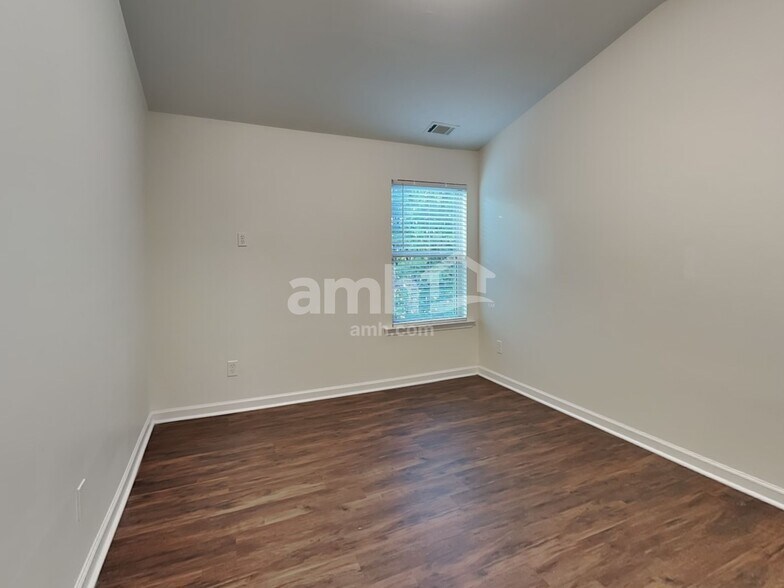 Building Photo - 1490 Aster Ives Dr