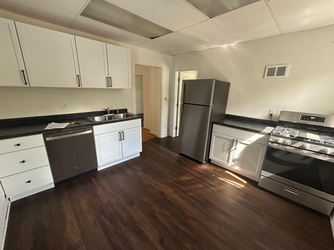 Building Photo - 120 S Blair St