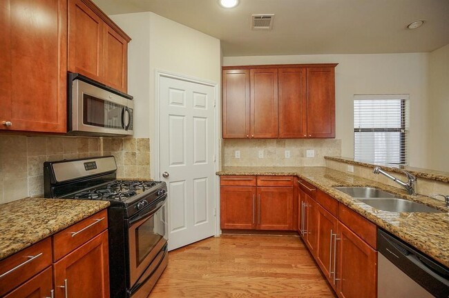 Building Photo - 4411 Koehler St