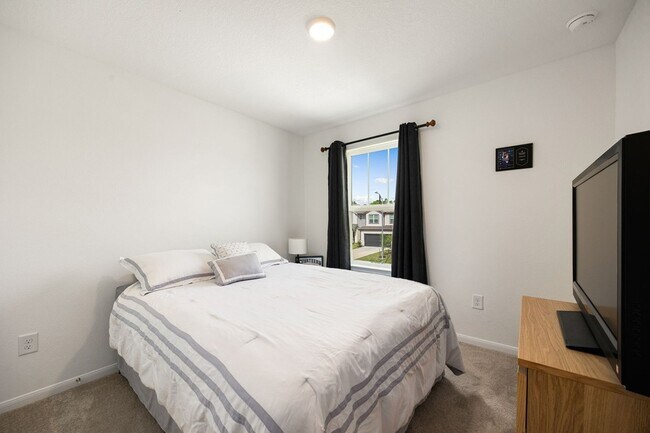 Building Photo - 25927 Chicory Dr