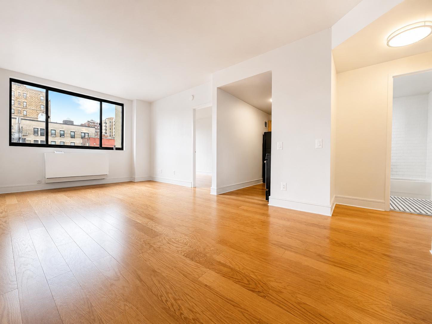 Building Photo - 323 W 96th St