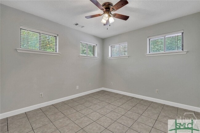 Building Photo - 103 Maple Dr