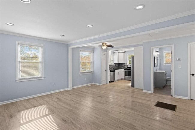 Building Photo - 701 Daniel Ave