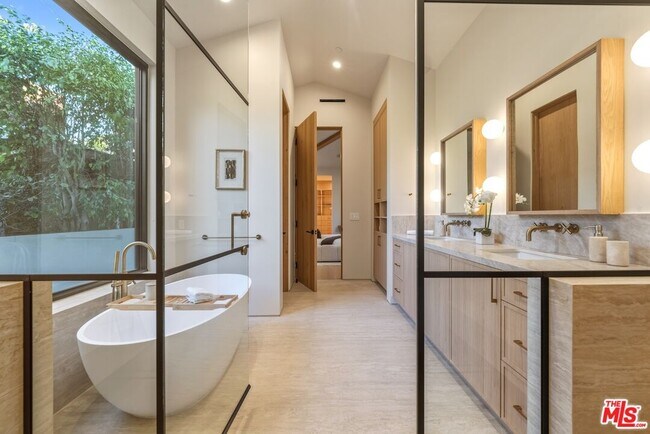 Building Photo - 14647 Morrison St