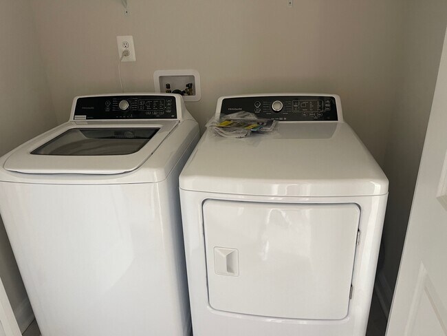 Building Photo - 35370 Wright Way