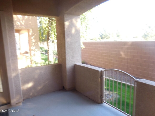 Building Photo - 2600 E Springfield Pl