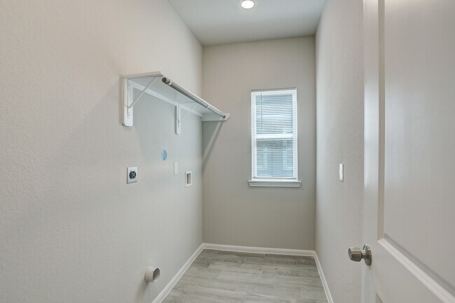 Building Photo - 725 W Foley St