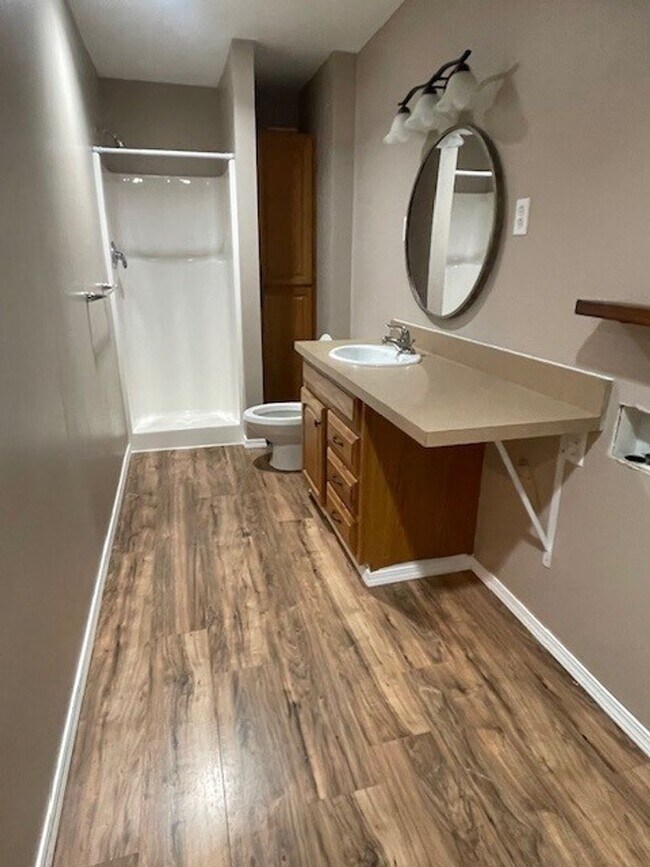 Building Photo - WELCOME TO YOUR NEW HOME! Large fenced yard. minutes from the Spokane River and Centennial Trail!...