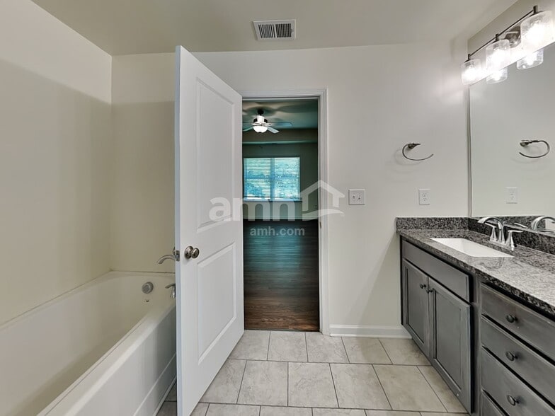 Building Photo - 721 Woodall Rd