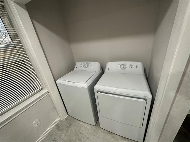 Building Photo - 2322 Meadow Ln